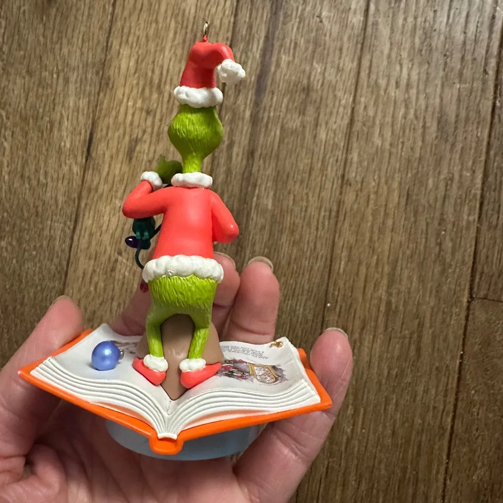 Hallmark 2001 What‎ a grinchy trick Keepsake Ornament Dr Suess